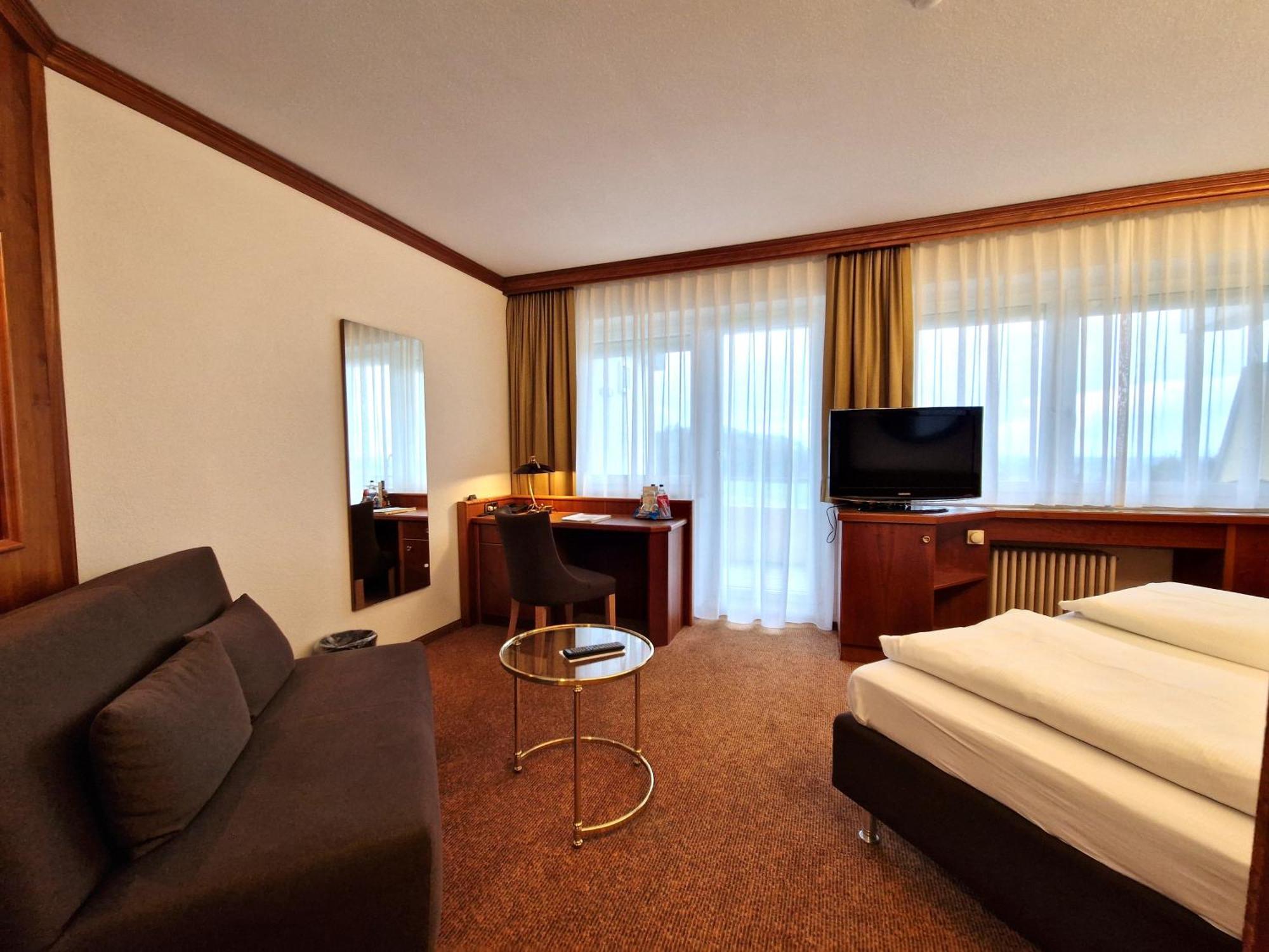 Badhotel Restaurant Stauferland Bad Boll Kültér fotó