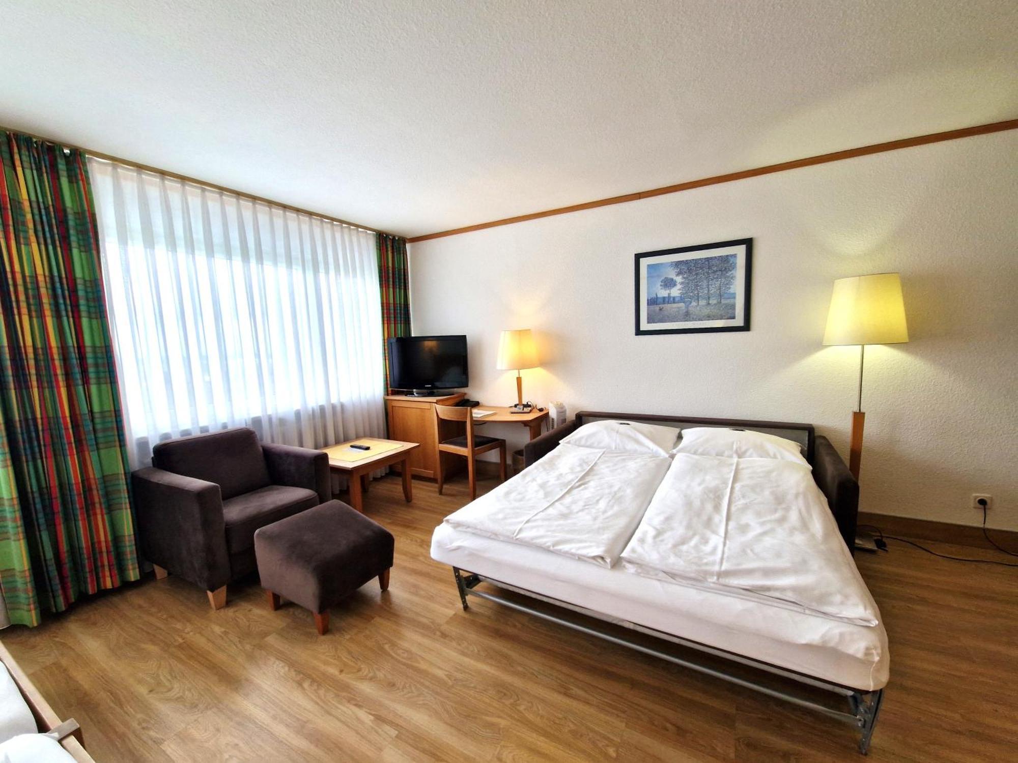 Badhotel Restaurant Stauferland Bad Boll Kültér fotó