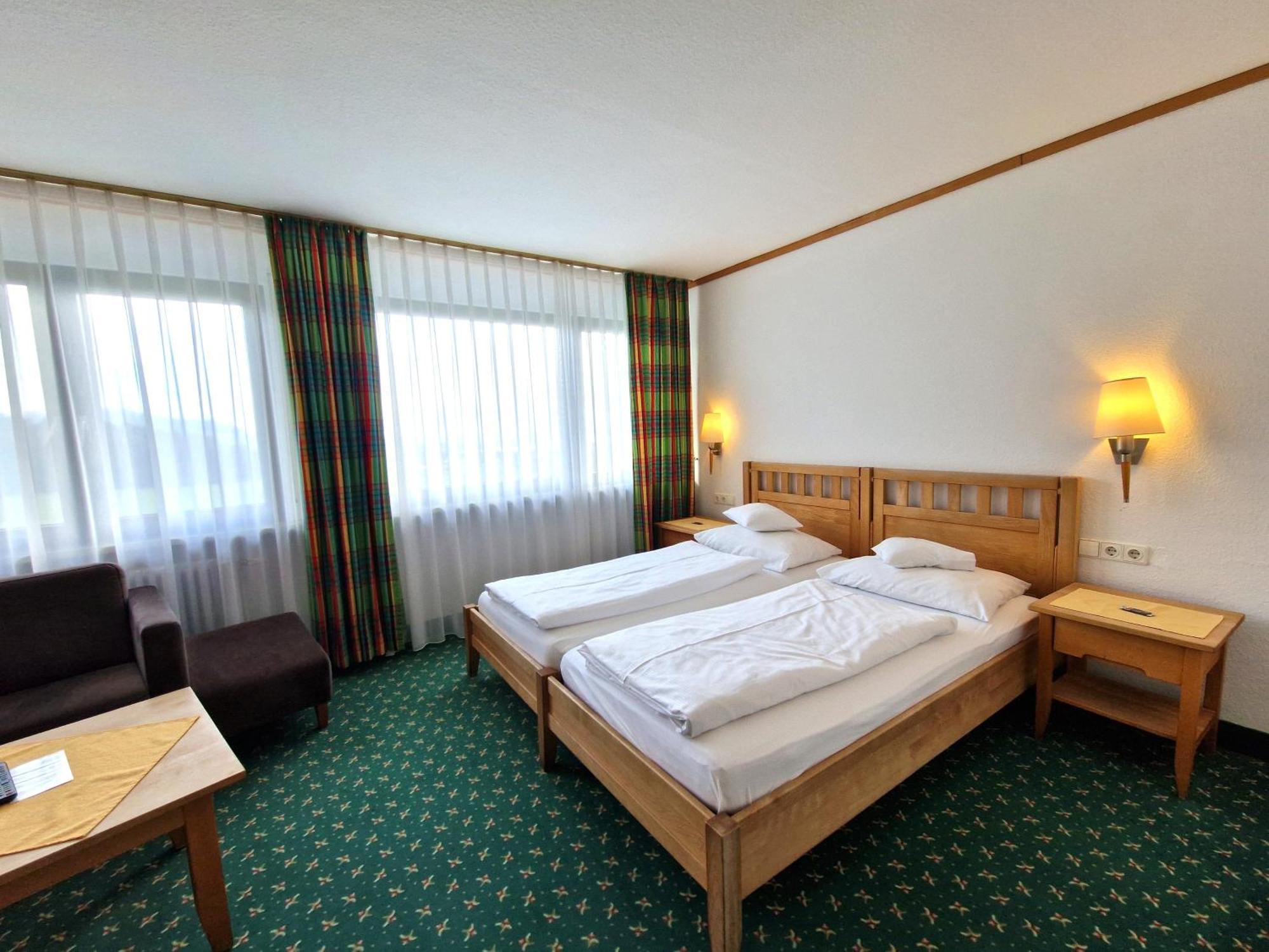 Badhotel Restaurant Stauferland Bad Boll Kültér fotó
