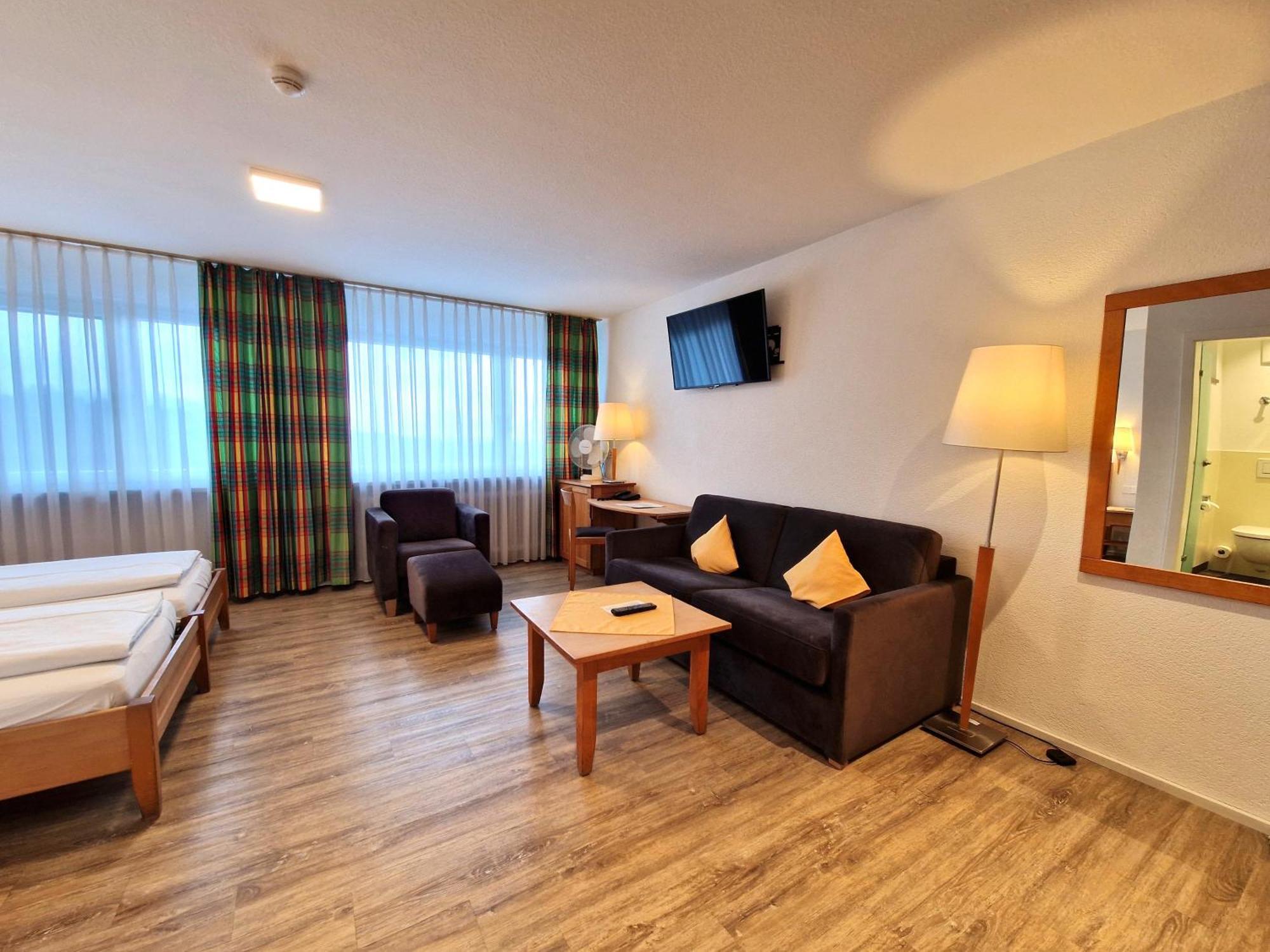 Badhotel Restaurant Stauferland Bad Boll Kültér fotó