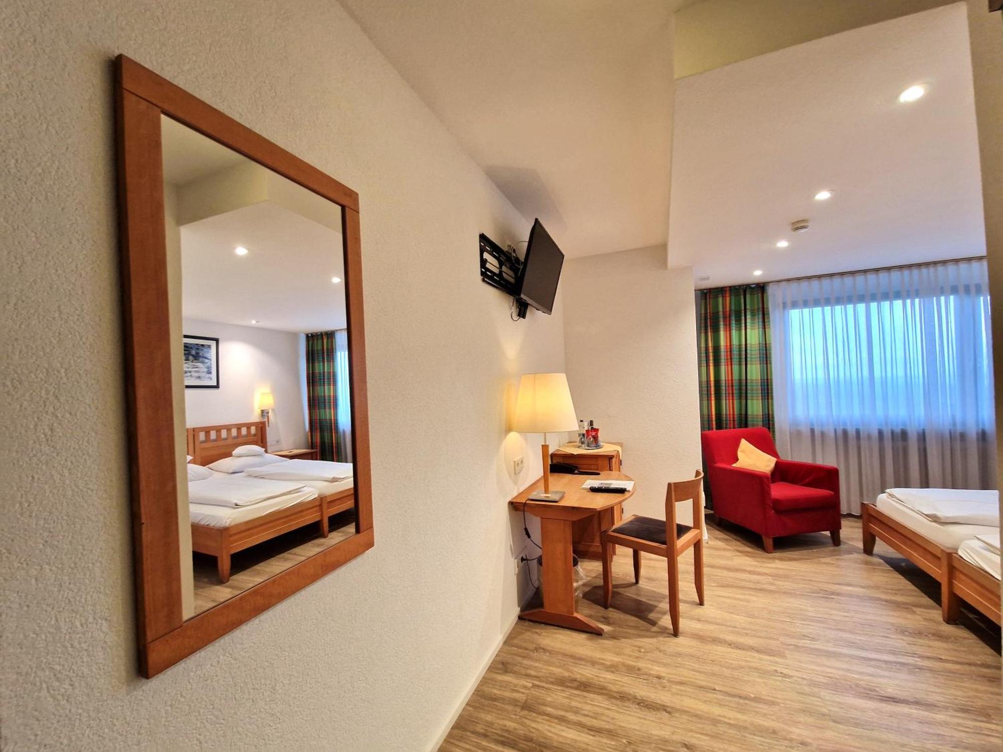 Badhotel Restaurant Stauferland Bad Boll Kültér fotó