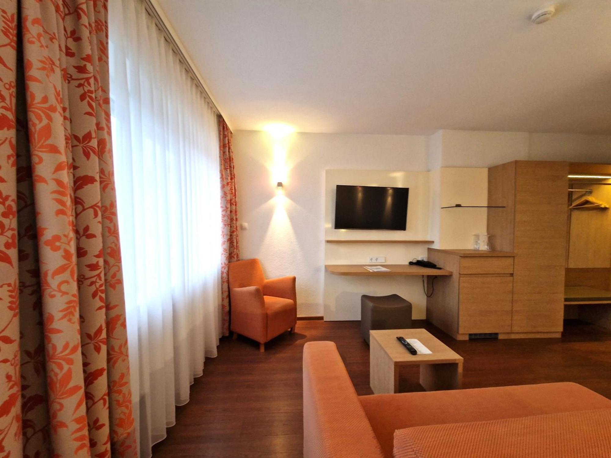 Badhotel Restaurant Stauferland Bad Boll Kültér fotó