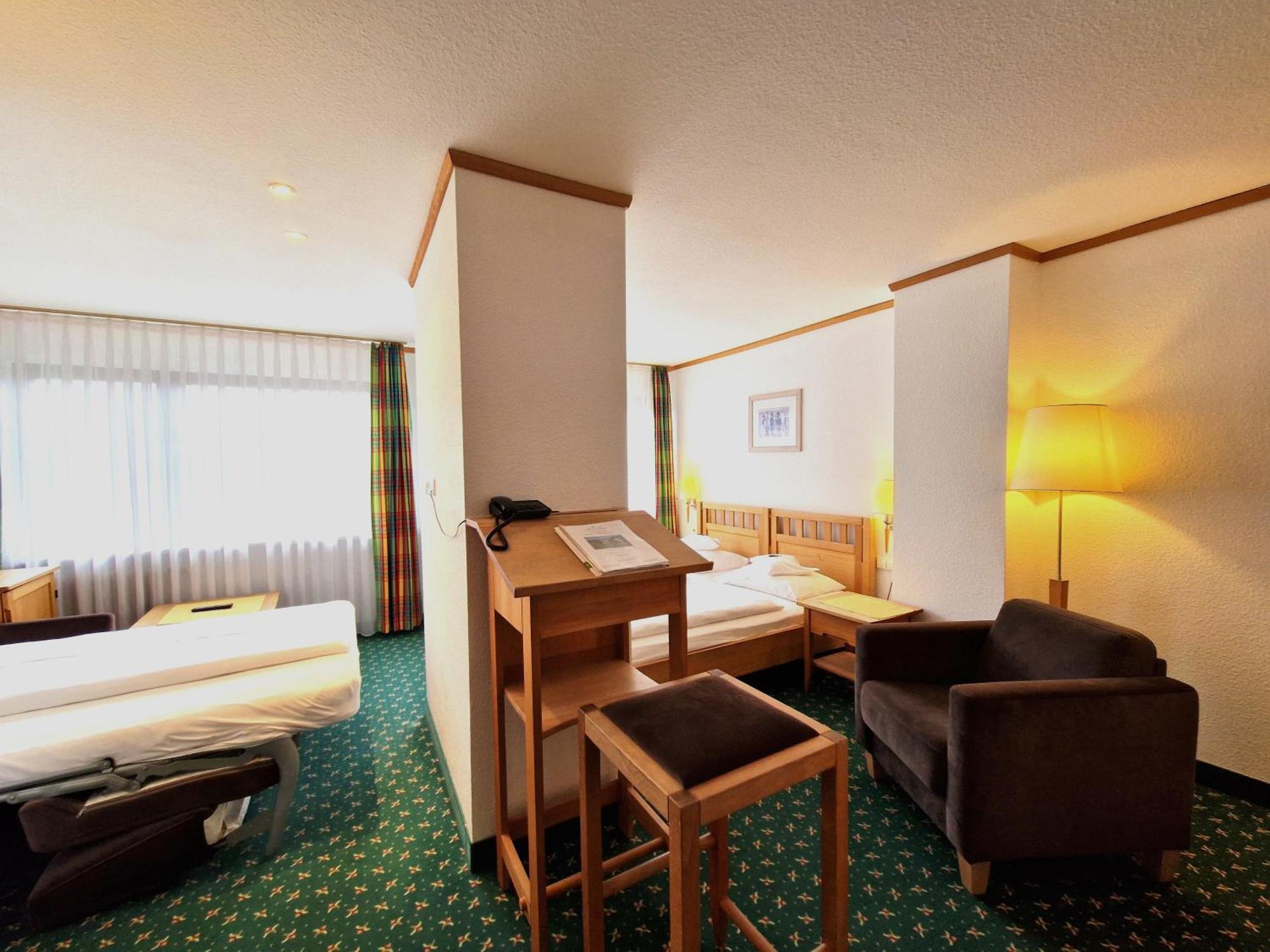Badhotel Restaurant Stauferland Bad Boll Kültér fotó