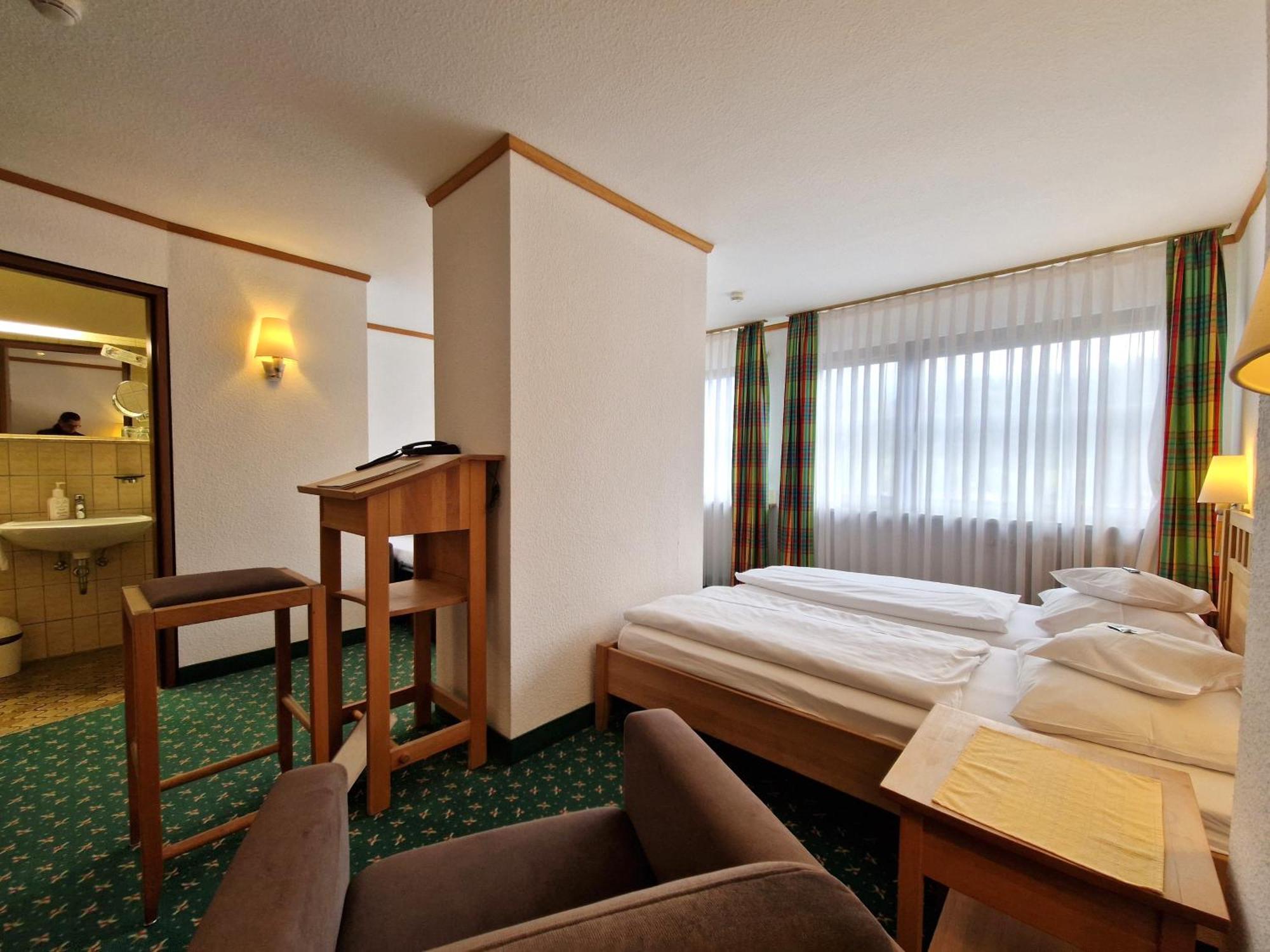 Badhotel Restaurant Stauferland Bad Boll Kültér fotó