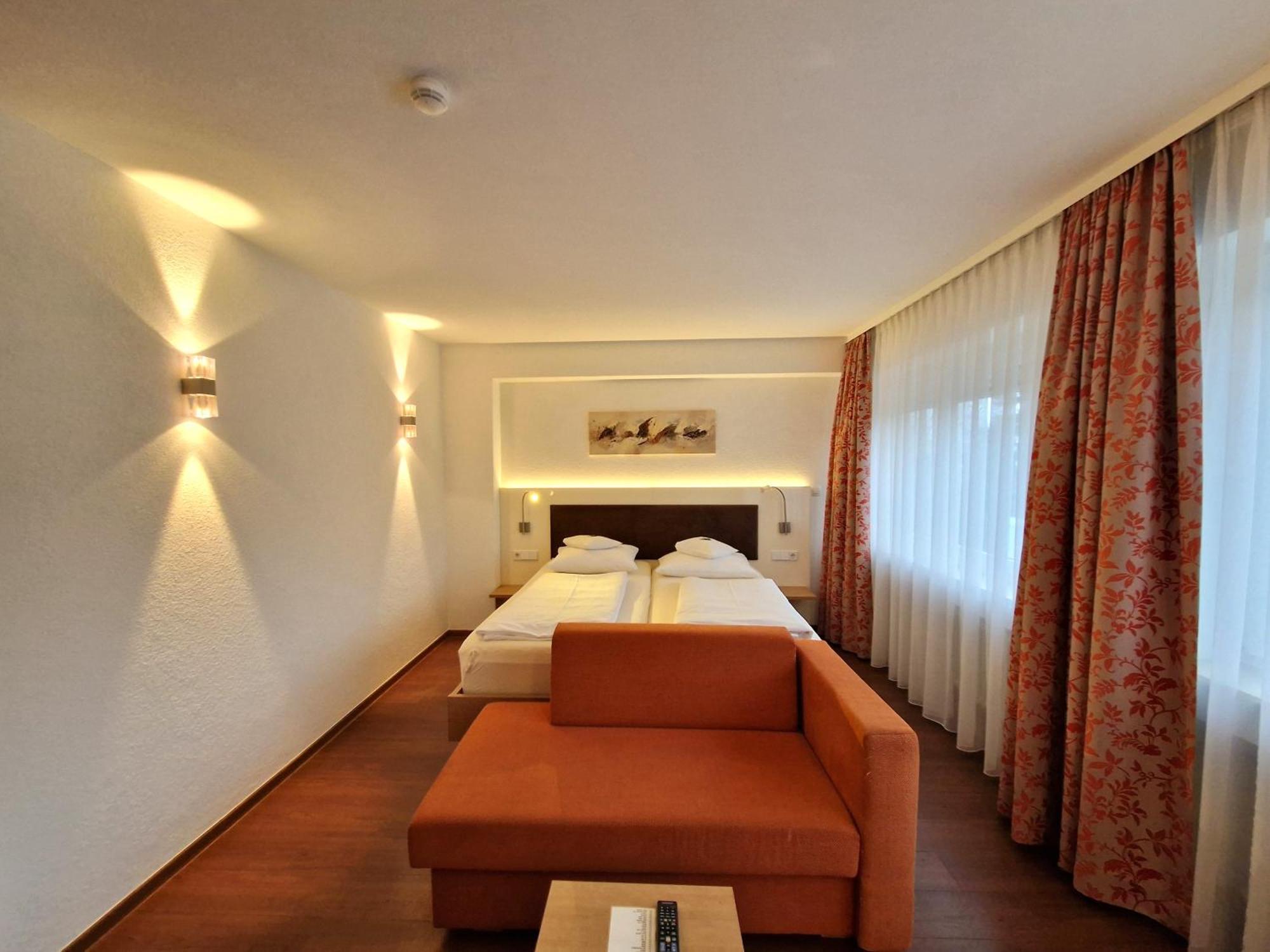Badhotel Restaurant Stauferland Bad Boll Kültér fotó