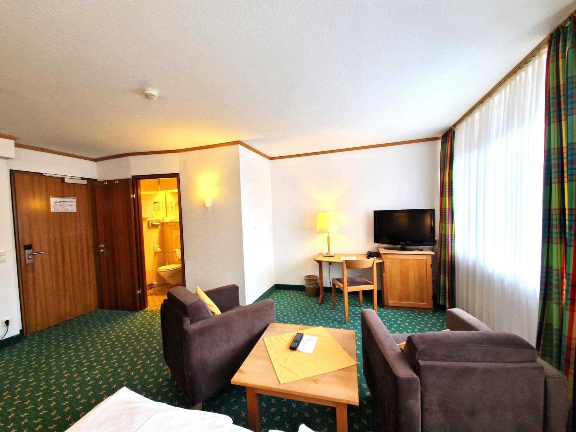 Badhotel Restaurant Stauferland Bad Boll Kültér fotó