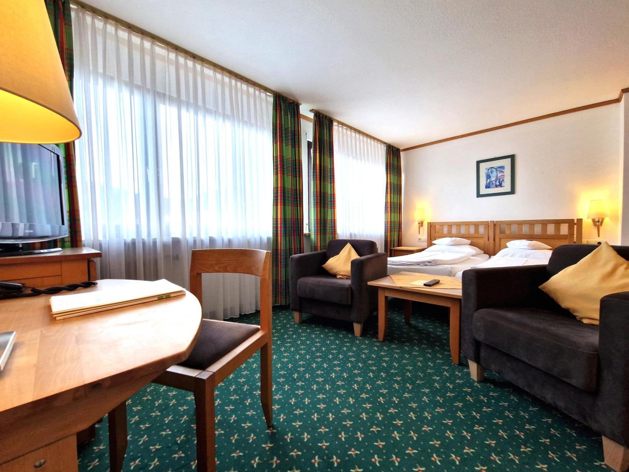 Badhotel Restaurant Stauferland Bad Boll Kültér fotó