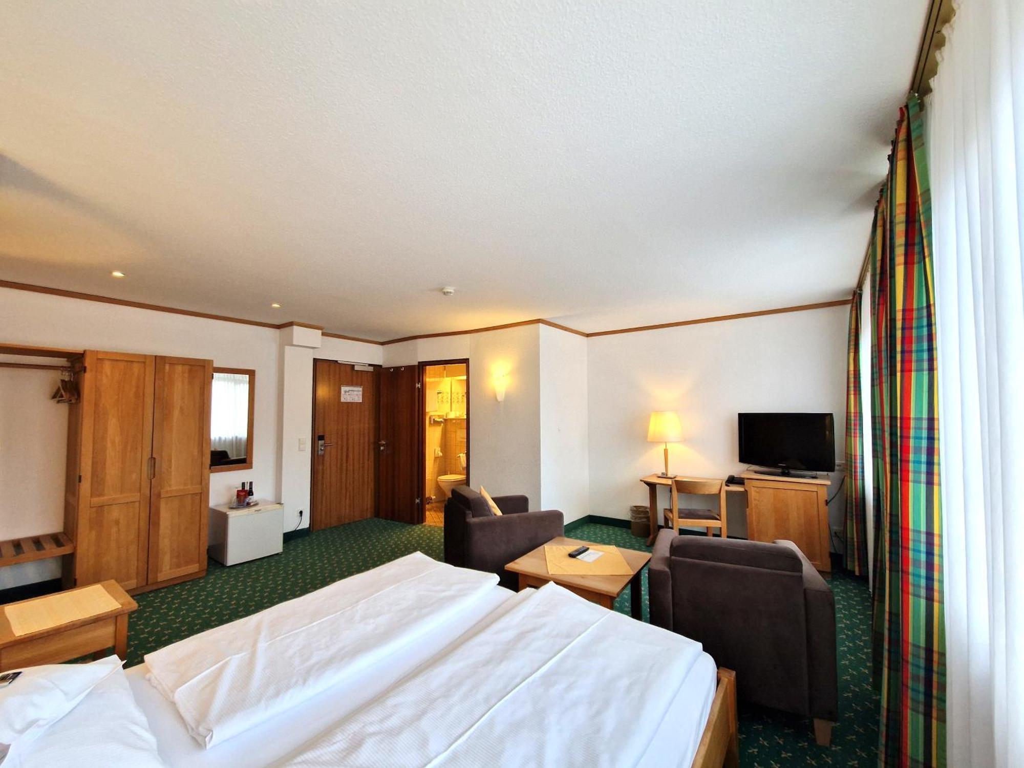 Badhotel Restaurant Stauferland Bad Boll Kültér fotó