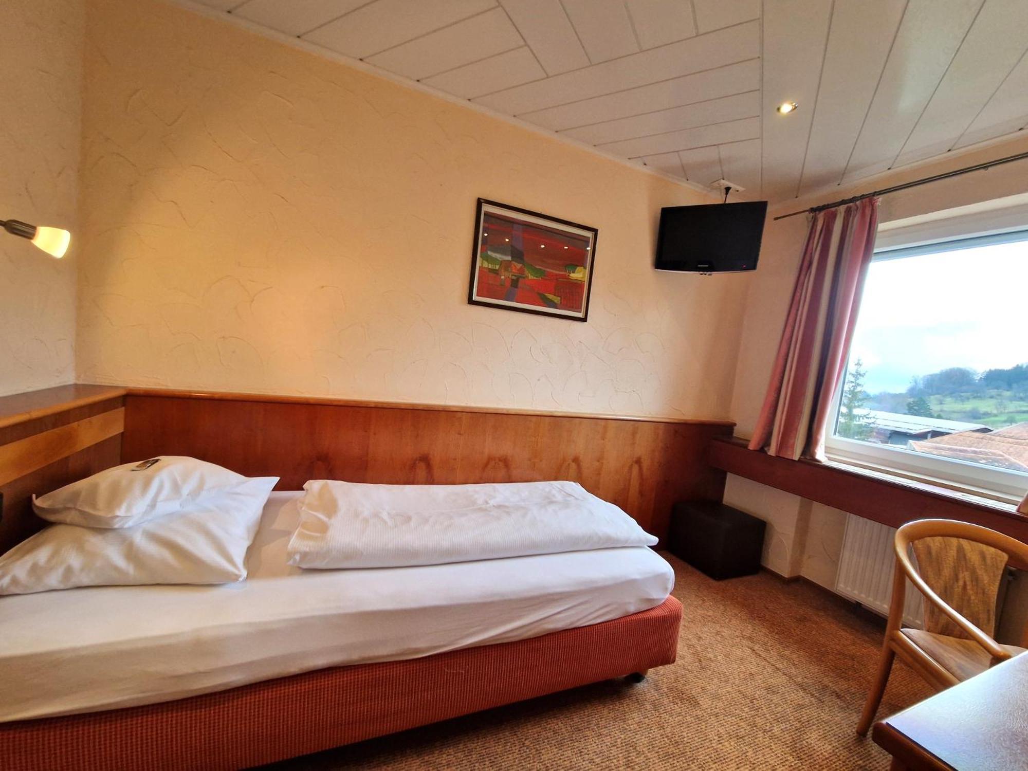 Badhotel Restaurant Stauferland Bad Boll Kültér fotó