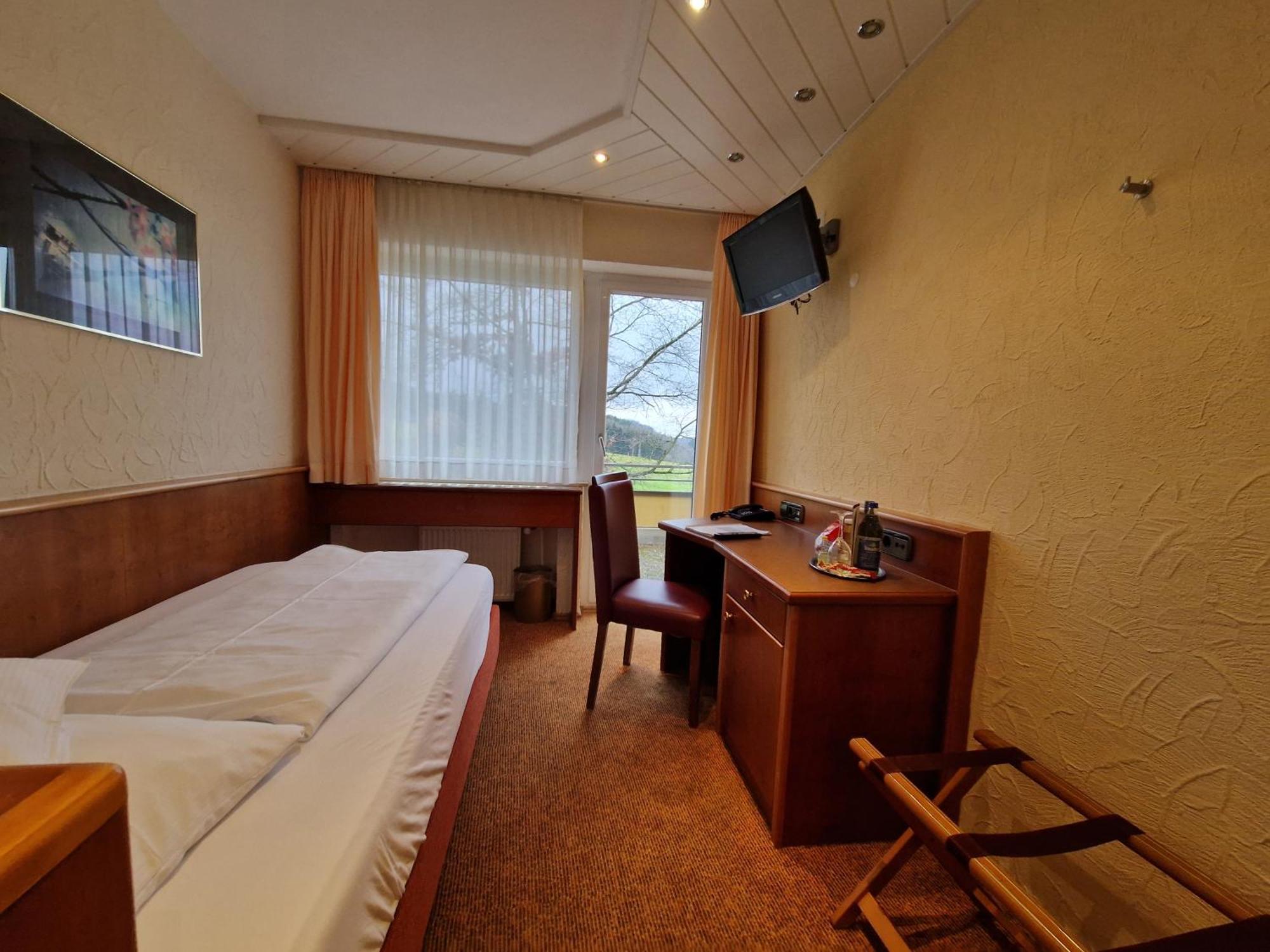 Badhotel Restaurant Stauferland Bad Boll Kültér fotó