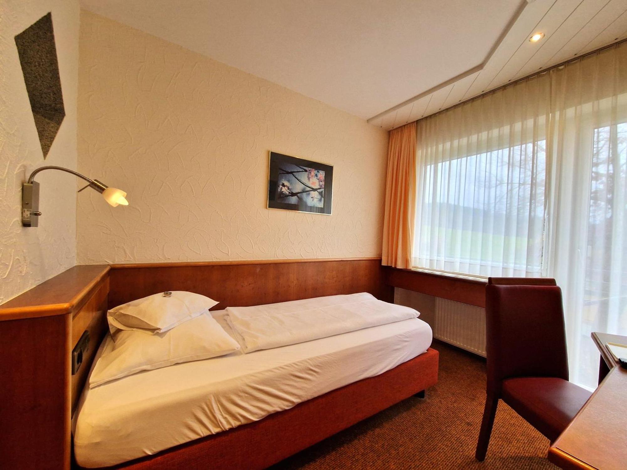 Badhotel Restaurant Stauferland Bad Boll Kültér fotó
