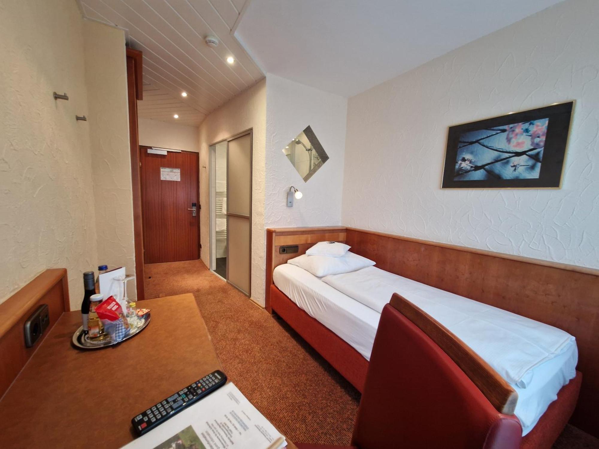 Badhotel Restaurant Stauferland Bad Boll Kültér fotó