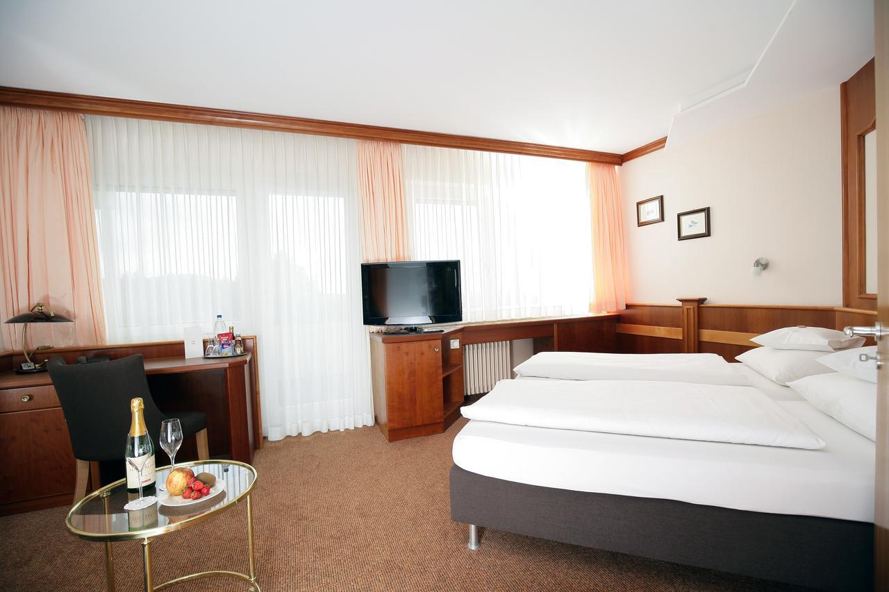 Badhotel Restaurant Stauferland Bad Boll Kültér fotó