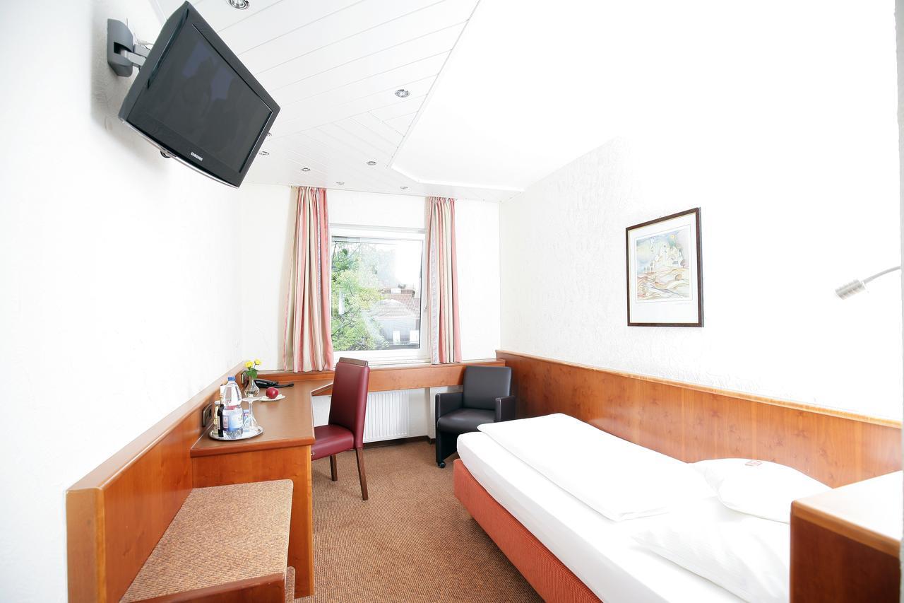 Badhotel Restaurant Stauferland Bad Boll Kültér fotó