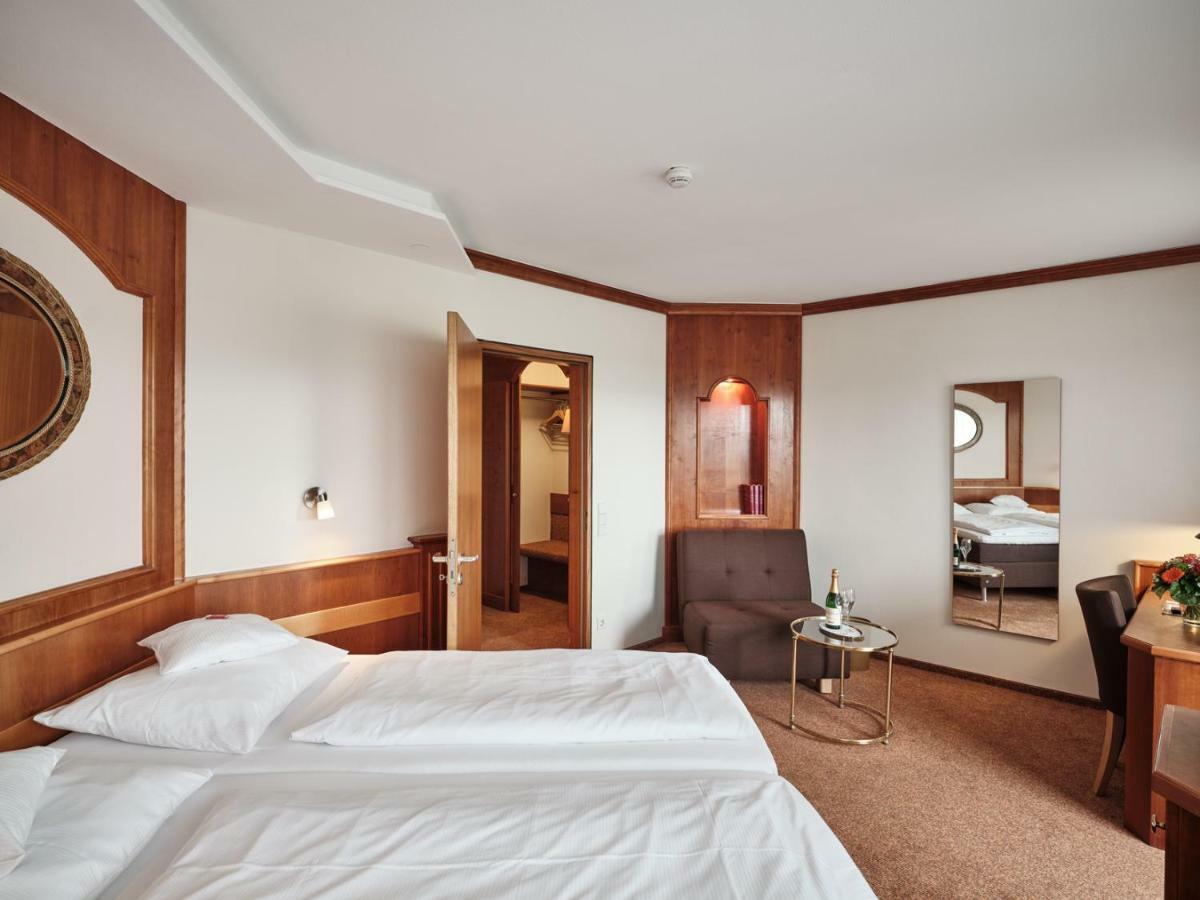 Badhotel Restaurant Stauferland Bad Boll Kültér fotó